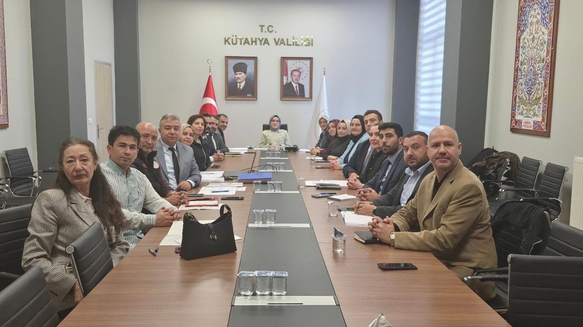 Kütahya'da otizm eylem planı toplantısında ailelerin talepleri dinlendi