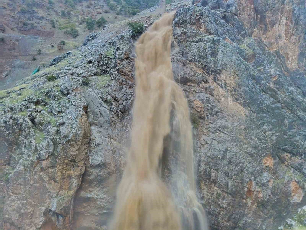 Malatya'da sağanak kırsalda taşkına yol açtı, Erkenek'te HES kapakları açıldı