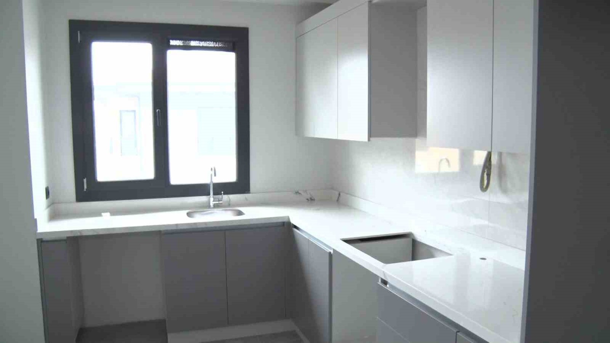 Maltepe’de çöken Kardeşler Apartmanı’nın hak sahiplerine yeni konutları teslim edilmeye başlandı