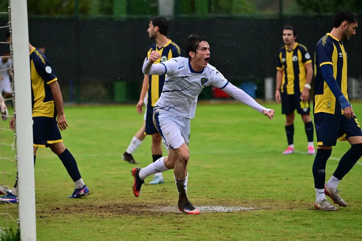 Menemen Futbol Kulübü, Karacabey Belediyespor'a 0-1 yenilip kupaya veda etti