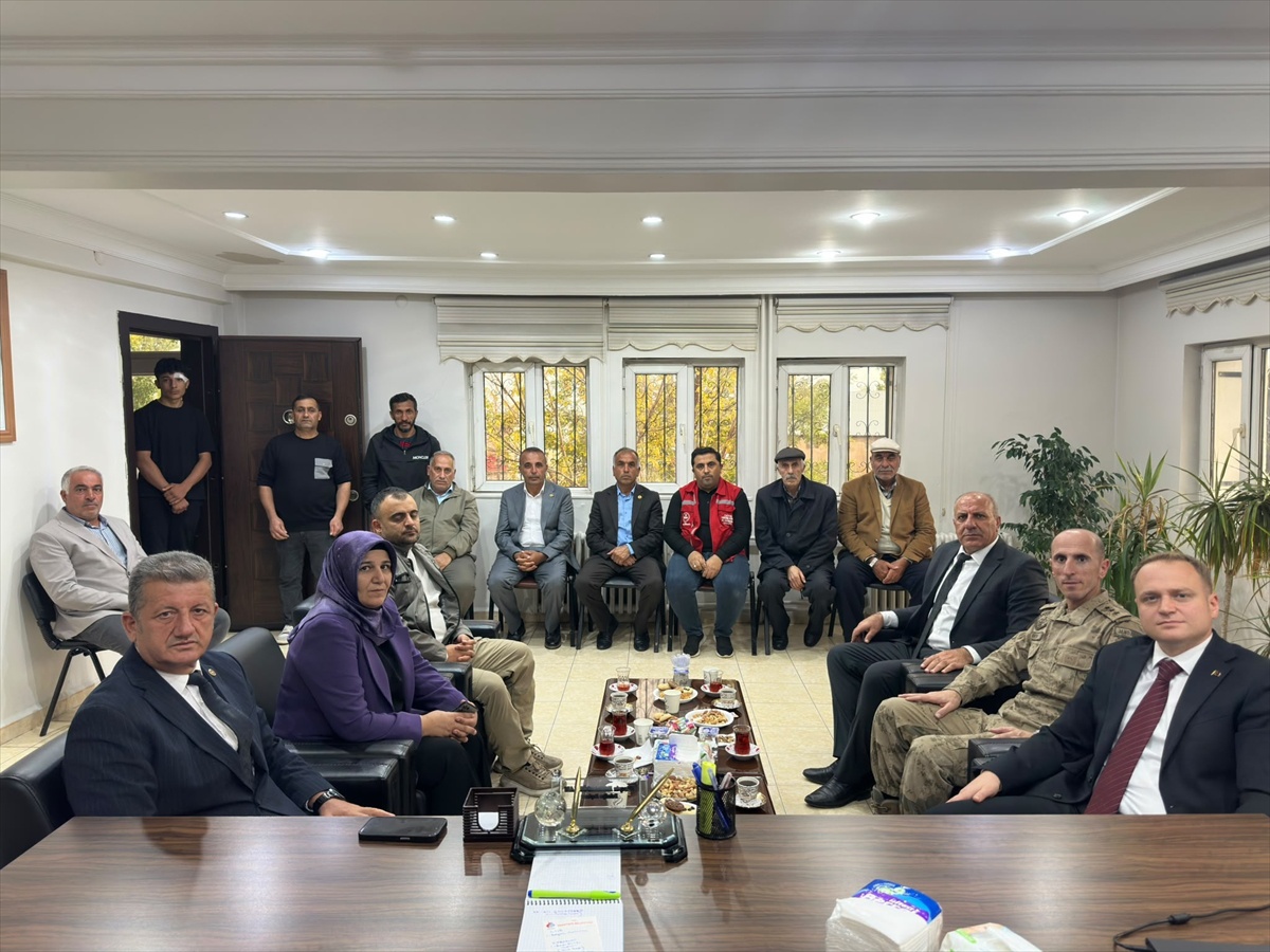 Muş Bulanık Kaymakamı Koşansu, Erentepe ve Uzgörür'ü ziyaret edip öğrencilerle buluştu