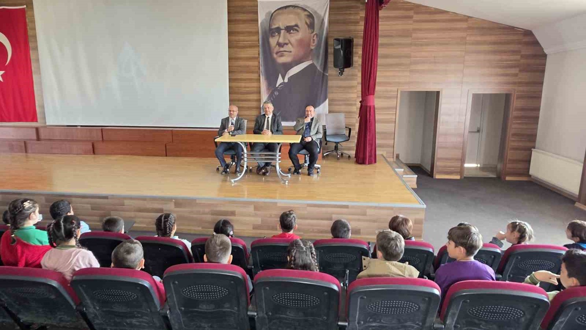 Nazilli’de Öğrencilerle El Ele projesinde 4. sınıflar Eğitim Müdürü Güner’le buluştu