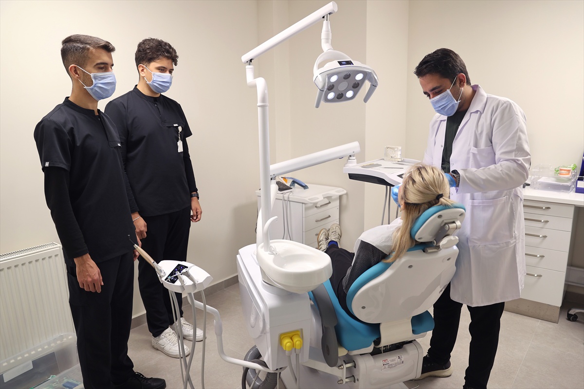 Nevşehir'de 49 klinikli diş merkezi öğrencilere klinik deneyim kazandırıyor