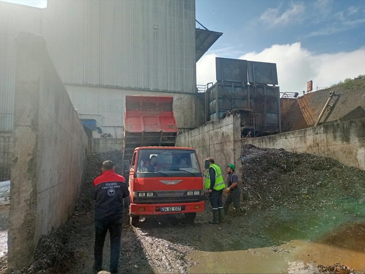 Sakarya'da 2,6 ton sucuk domuz eti tespitiyle imha edildi, işletme kapatıldı
