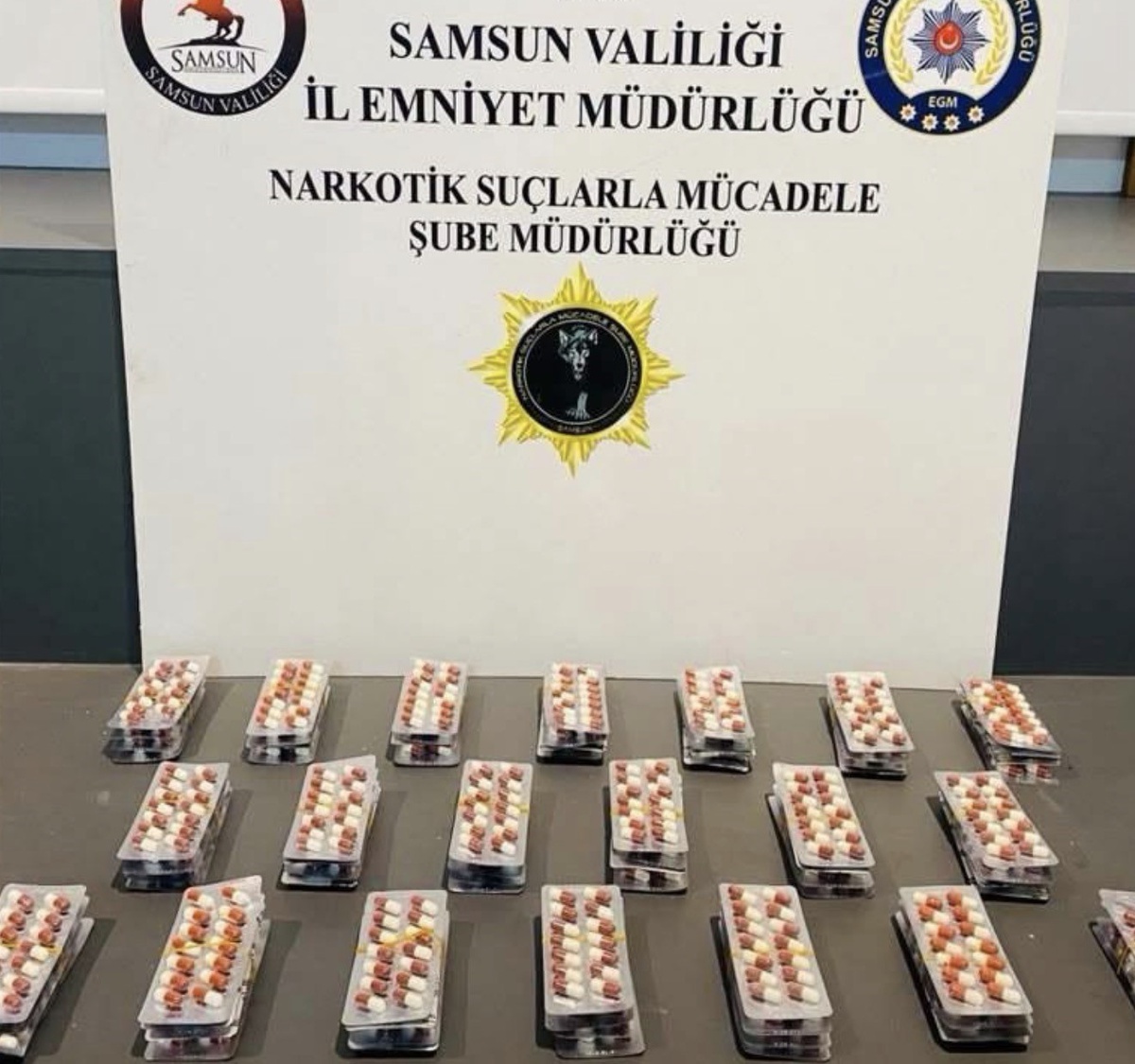 Samsun'da 3 ilçede uyuşturucu operasyonunda 3'ü aranan 10 şahıs yakalandı