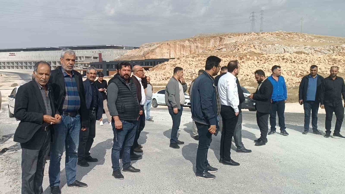 Şanlıurfa'da 500 işyerli sanayi sitesi esnafı kavşaksız yolda önlem istedi
