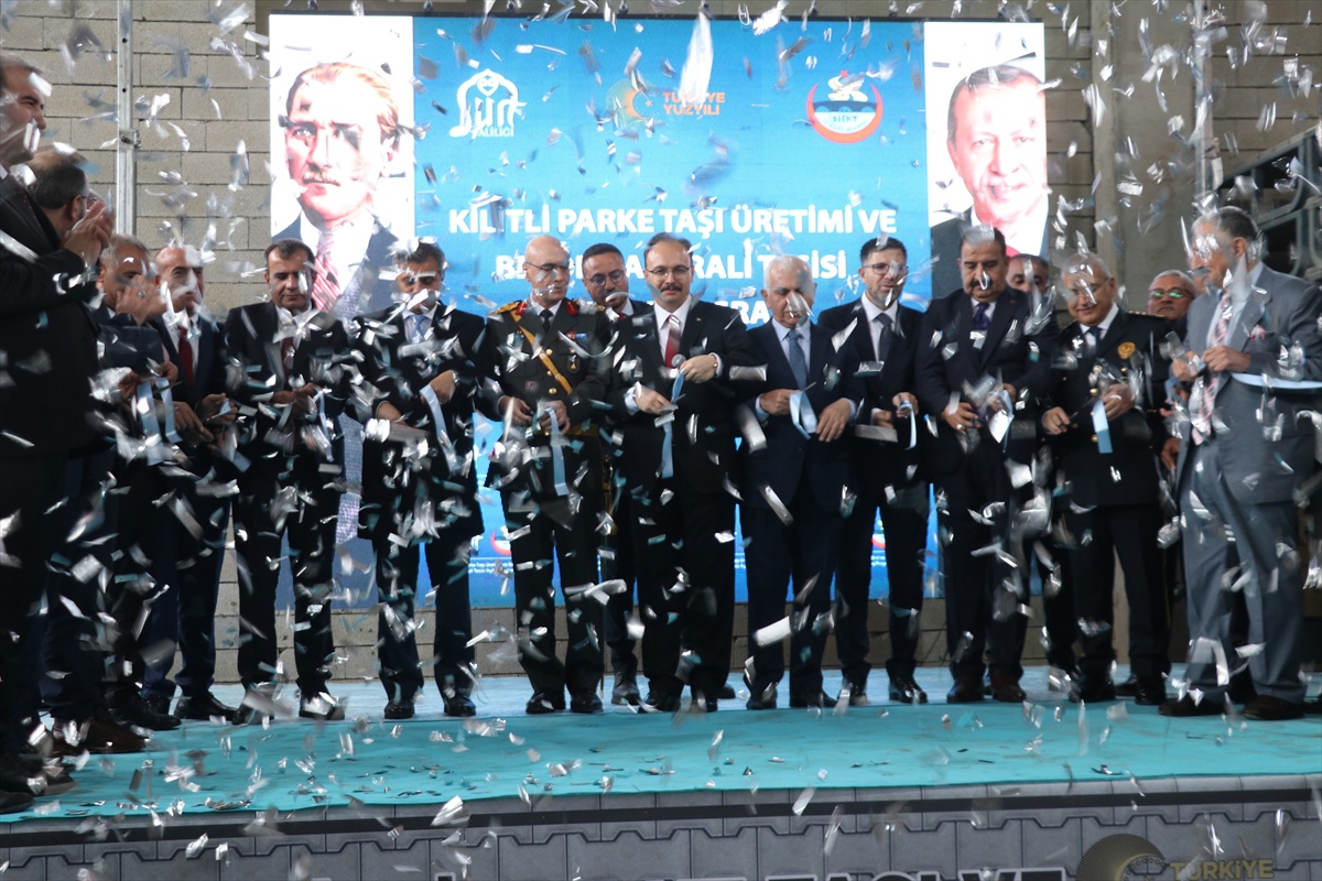 Siirt'te 115 milyon liralık beton santrali ve kilitli parke taşı tesisi açıldı