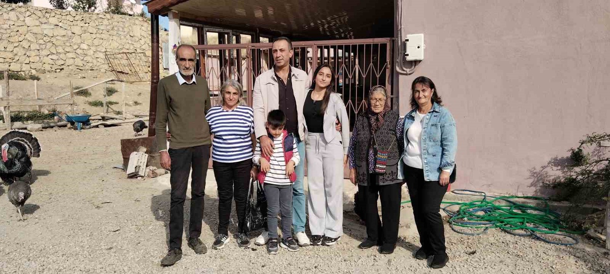 Sivas'ta aracı bozulan Alman gezgini 11 gün evlerinde ağırladılar! Vedada gözyaşlarına hakim olamadı