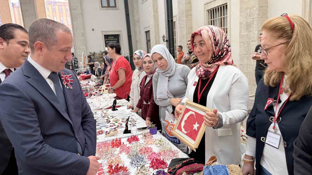 Tarsus'taki Cumhuriyet temalı yarışmada 50 kaneviçe ve oya üreticisi buluştu
