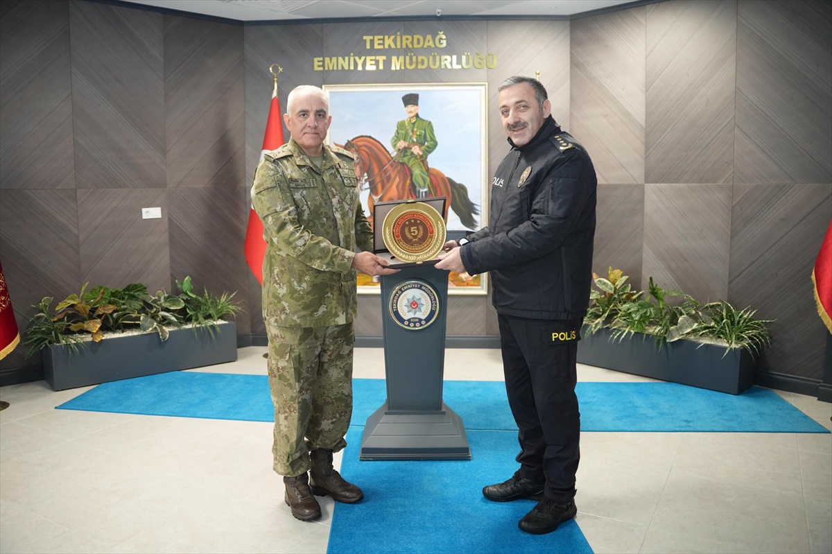 Tekirdağ Valisi Soytürk, Çorlu'da 66. Mekanize Piyade Tugayını ziyaret etti
