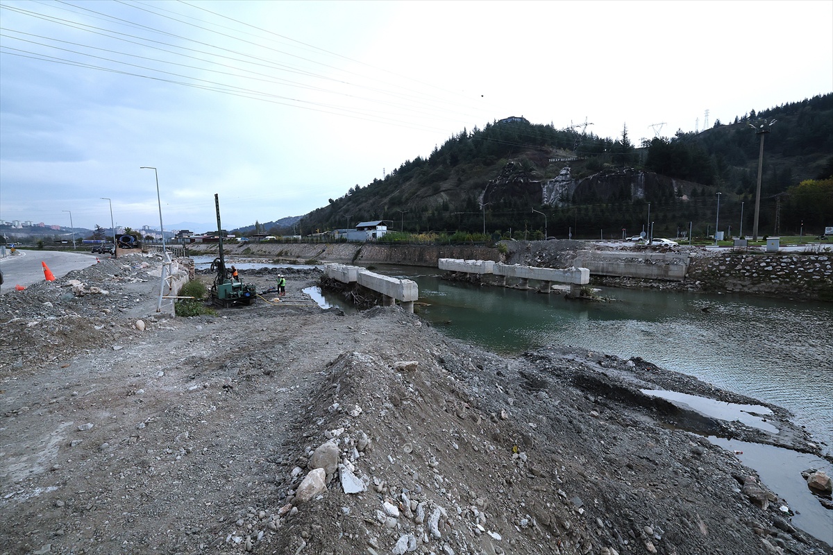 Tokat Belediyesi, yıkılan ÇEDAŞ Köprüsü'nün yapımına 2027 Şubat hedefiyle başladı