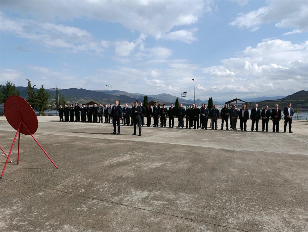 Tokat'ın Yeşilyurt, Turhal, Erbaa ve Almus ilçelerinde 29 Ekim'de çelenk sunuldu