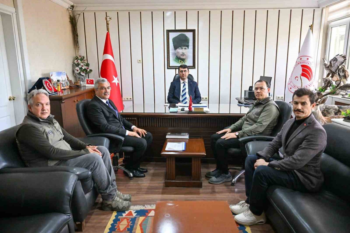Uşak Valisi Kartal, Orman İşletme ve Doğa Koruma müdürlüklerini ziyaret etti