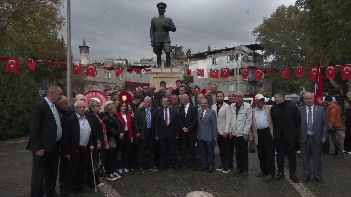 YENİ Parti Kahramanmaraş örgütü 29 Ekim'de Atatürk Anıtı'na çelenk koydu