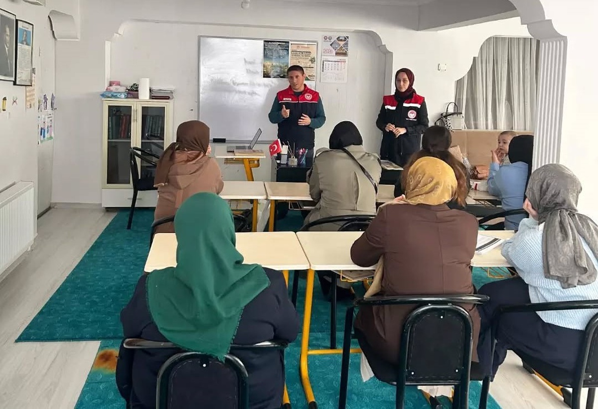 Yığılca'da vatandaşlara tarımsal destekler ve kokarcayla mücadele anlatıldı