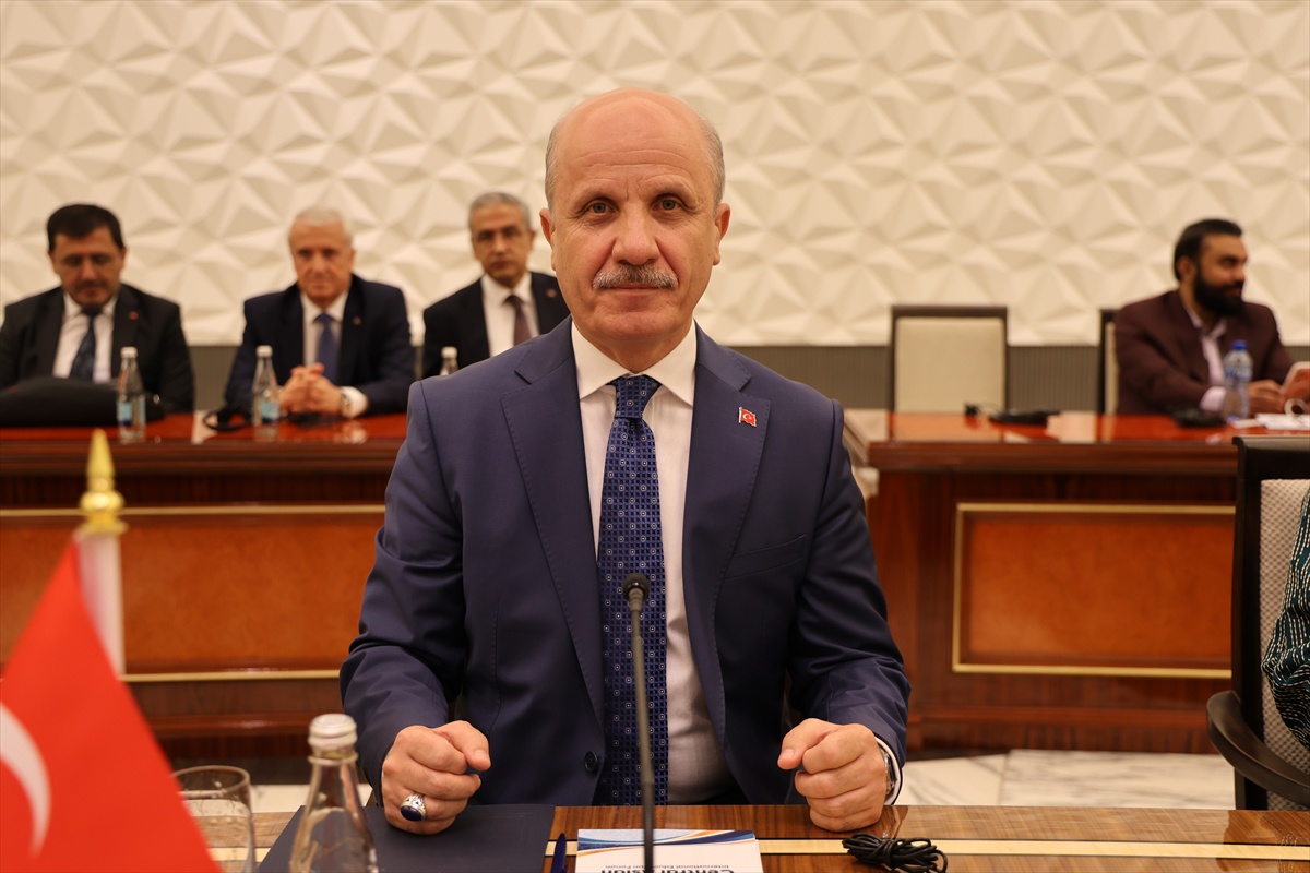 YÖK Başkanı Özvar Taşkent'teki eğitim forumunda işbirliğinin güçlendirilmesini istedi
