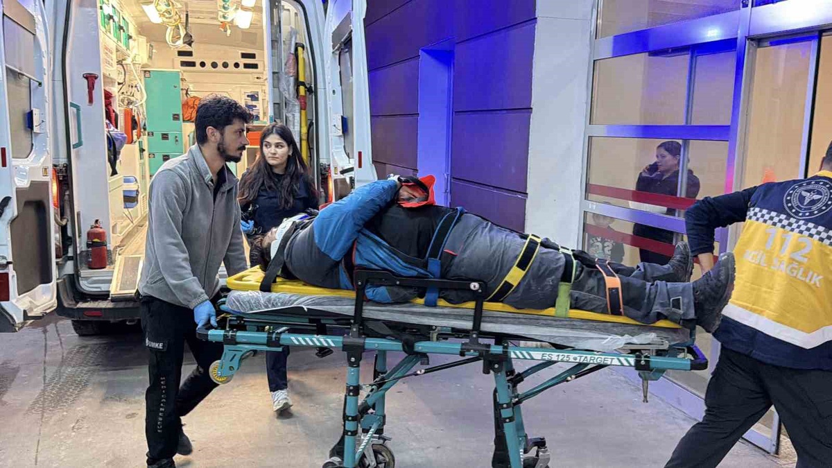 Adıyaman'da yağış sonrası kayan motosiklet devrildi, sürücü yaralandı