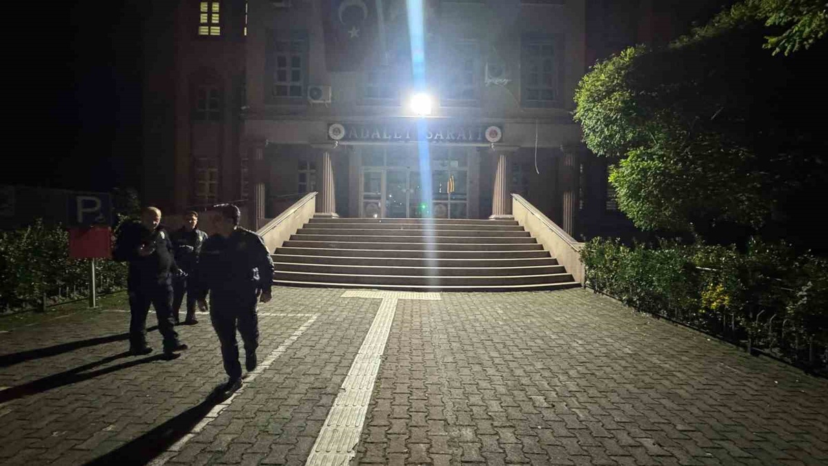 Alaplı'da dur ihtarına uymayan araçtaki 5 şüpheli adli kontrolle serbest kaldı