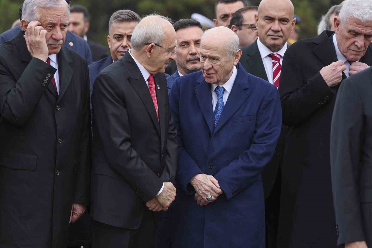 Anıtkabir'deki 29 Ekim töreninde Bahçeli ile Kılıçdaroğlu uzun süre sohbet etti