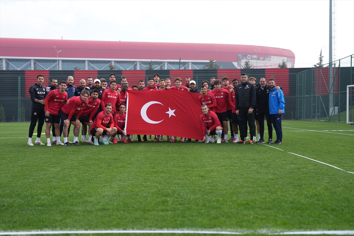 Arca Çorum FK, Erzurumspor maçı antrenmanında Cumhuriyet Bayramı'nı kutladı