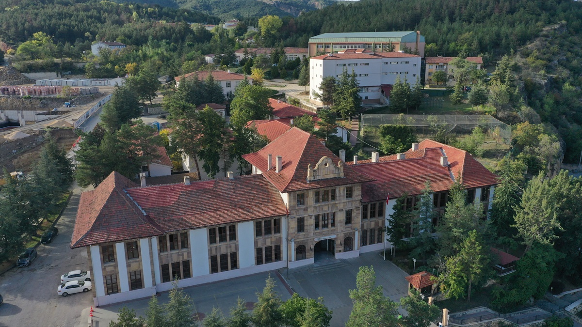 ASIRLIK MEKTEPLER - Kastamonu'da 157 yıllık Taşmektep'te geçmişin izleri geleceğin teknolojisiyle buluşuyor