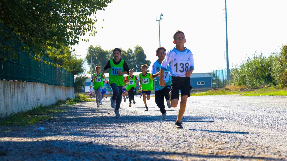 Aydın Efeler'de kros il birinciliği 281 sporcunun katılımıyla tamamlandı