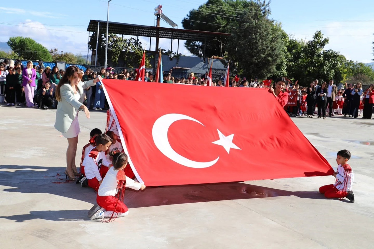 Aydın Karpuzlu'da Cumhuriyet'in 103. yılı geçit töreniyle kutlandı