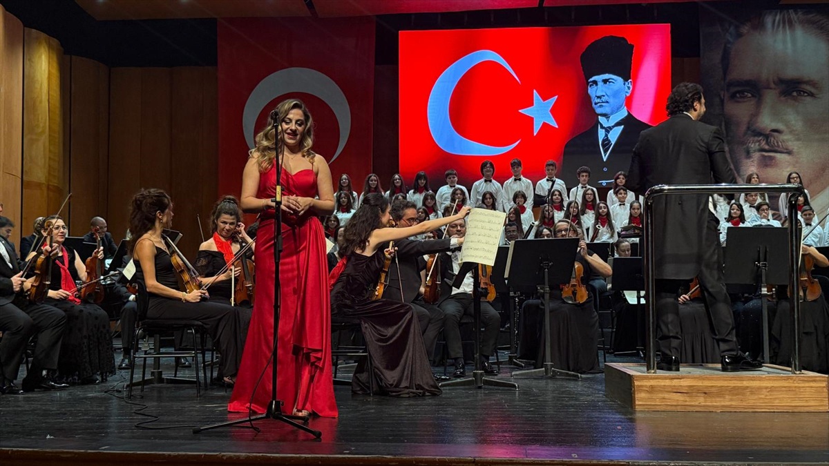 BBDSO, 29 Ekim etkinliklerinde Merinos AKKM'de solist Ceren Aydın'ı ağırladı