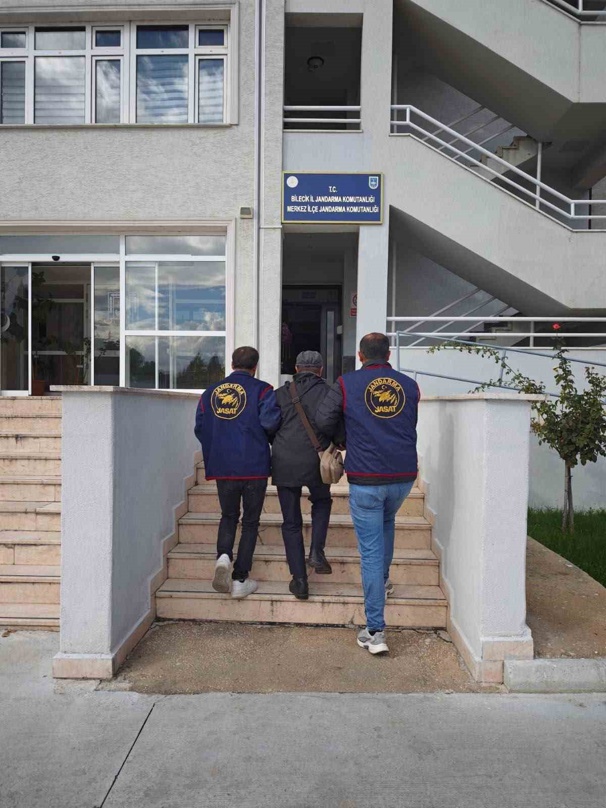 Bilecik'te tehdit suçundan aranan şahıs JASAT ekiplerince yakalandı