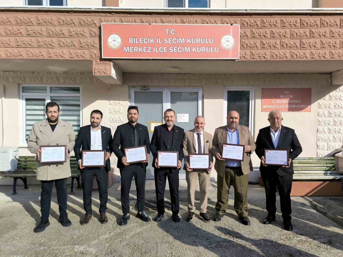 Bilecik TSO başkanlığını kazanan Ercan Düzgün ve yönetim kurulu mazbatalarını aldı