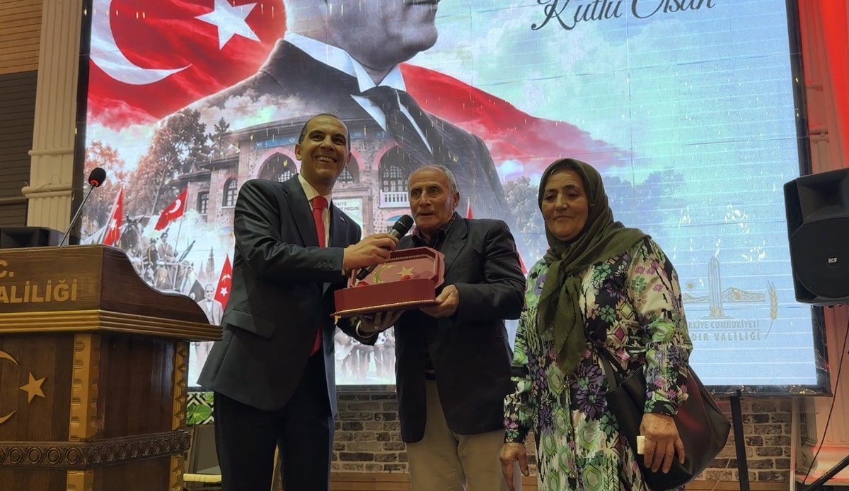 Bisikletiyle konvoya katılan Urfullah Çiftçi, Iğdır'da resepsiyona davet edildi