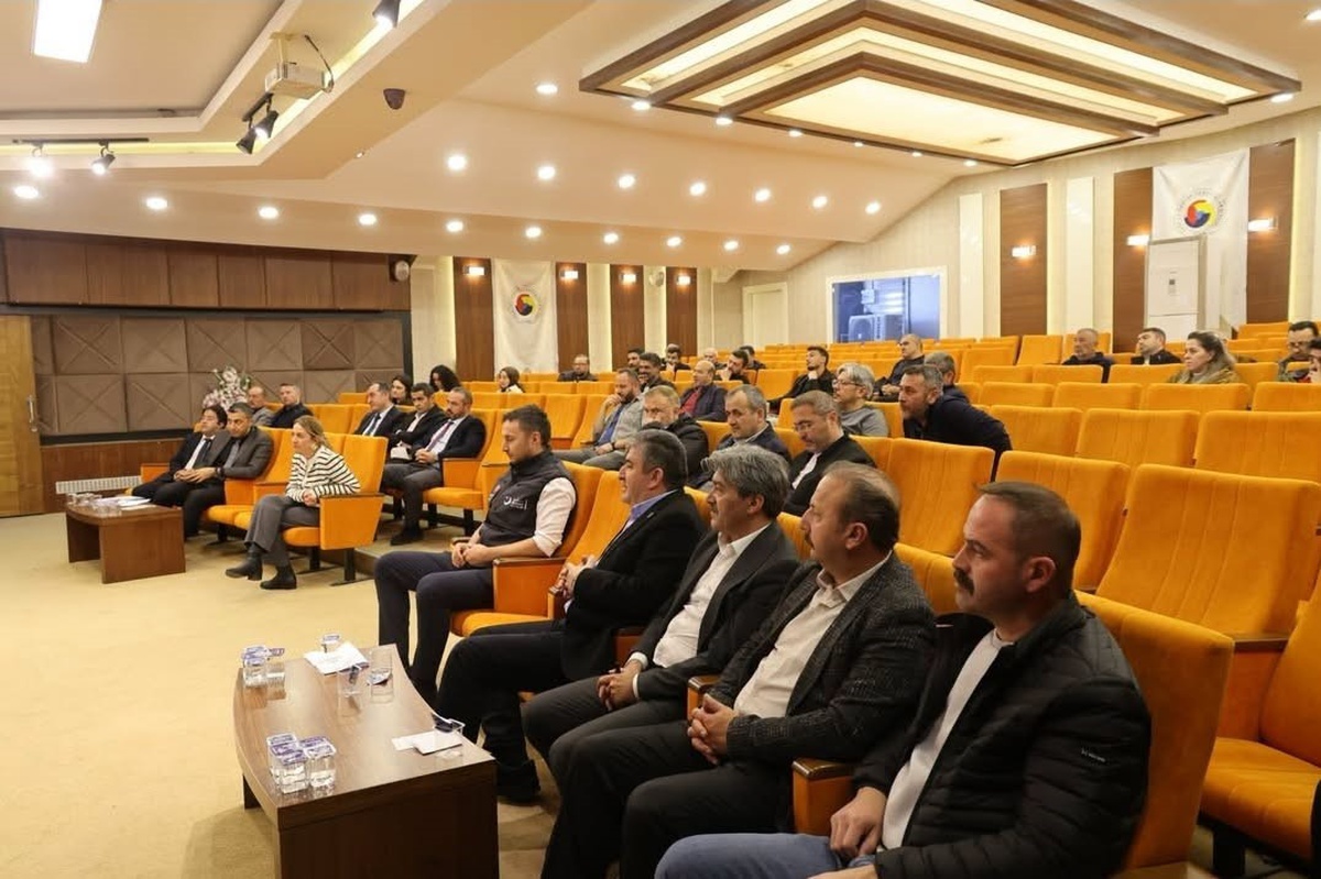 Bolu Gerede'de işverenlere yabancı istihdamı ve çalışma izinleri anlatıldı