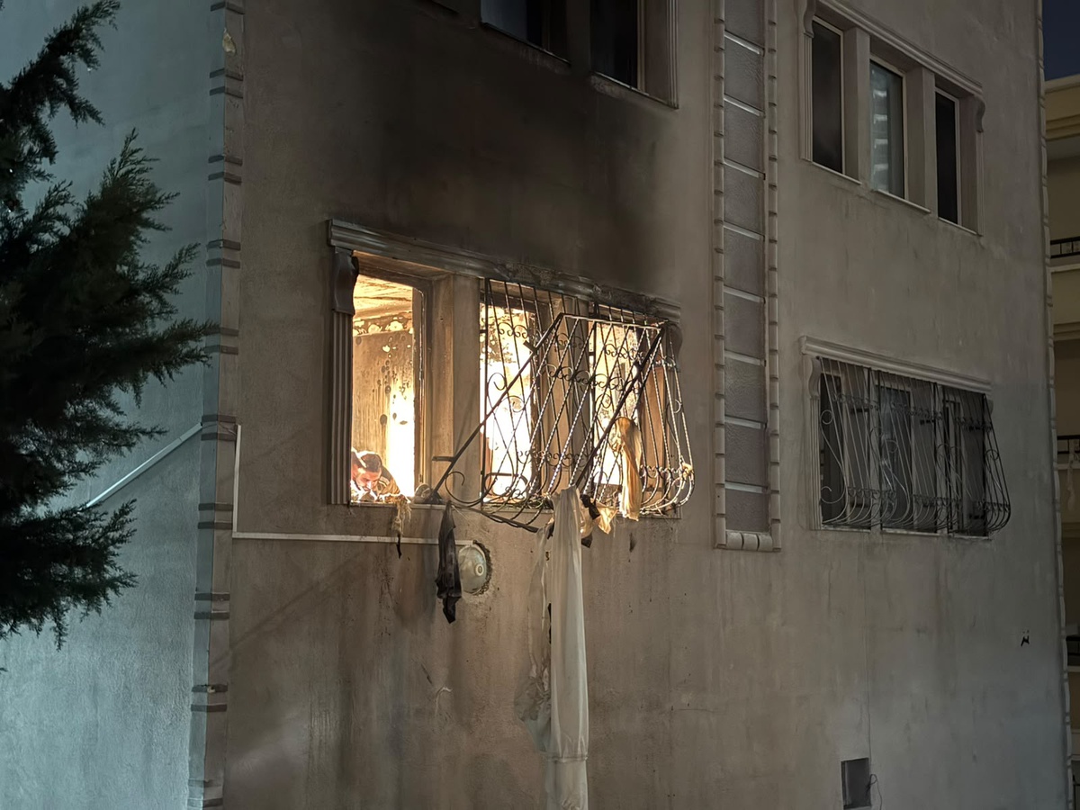 Çankaya'da apartman dairesinde doğalgaz patlaması sonucu çıkan yangın söndürüldü