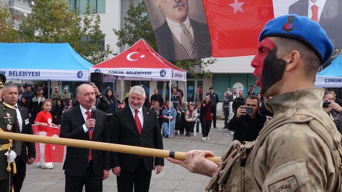 Çorum'da Cumhuriyet Bayramı, 103'üncü yıl coşkusuyla Kadeş Barış Meydanı'nda kutlandı