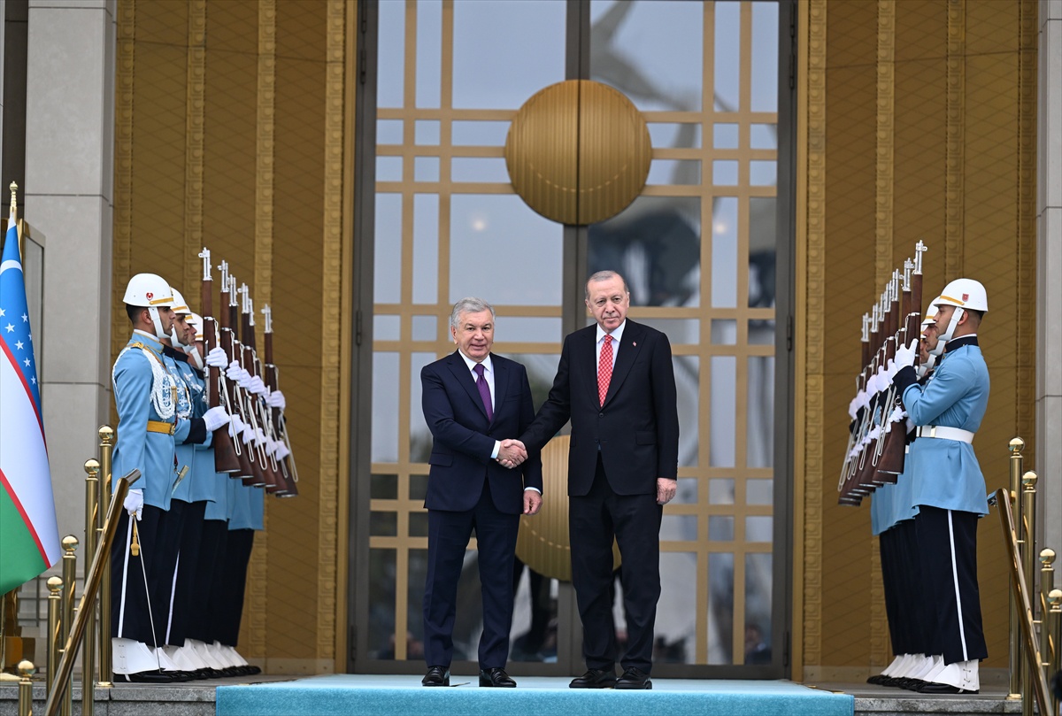 Cumhurbaşkanı Erdoğan, Özbekistan Cumhurbaşkanı Mirziyoyev ile bir araya geldi