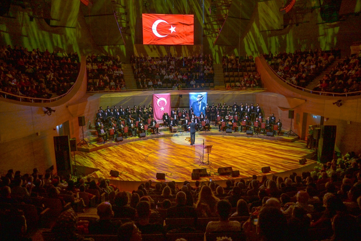 Cumhuriyet'in 103. yılı CSO Ada Ankara'da tango, türkü ve tiyatroyla kutlandı
