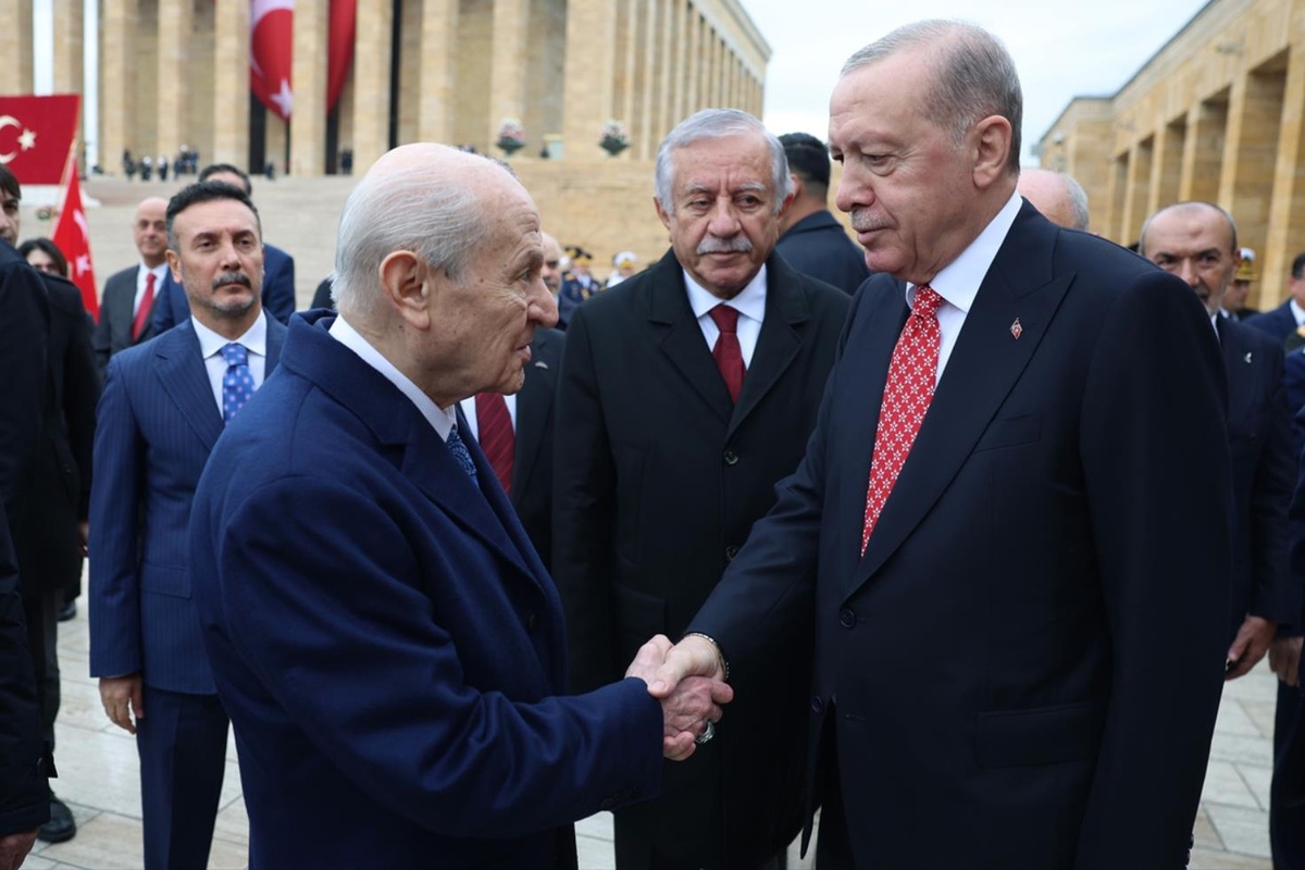 Cumhuriyet’in 103. yılında anlamlı tercih! Cumhurbaşkanı Erdoğan’ın kravatı gözlerden kaçmadı