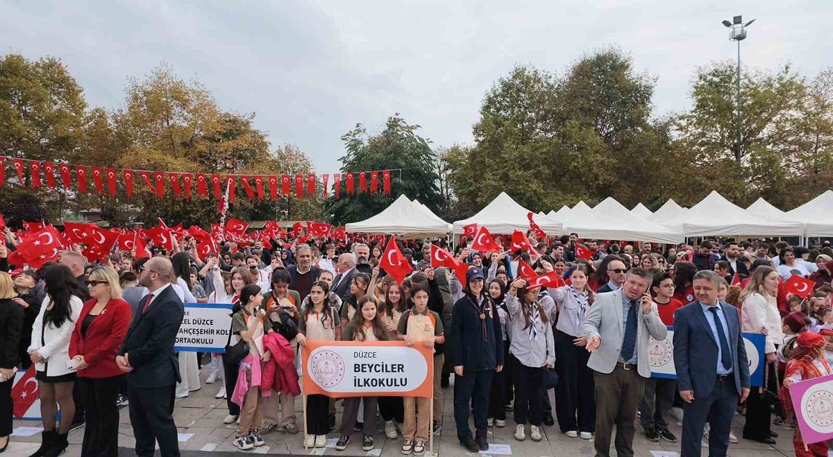 Düzce'de Cumhuriyet Bayramı'nda Jandarma Komando Bölüğü silahlı gösteri yaptı