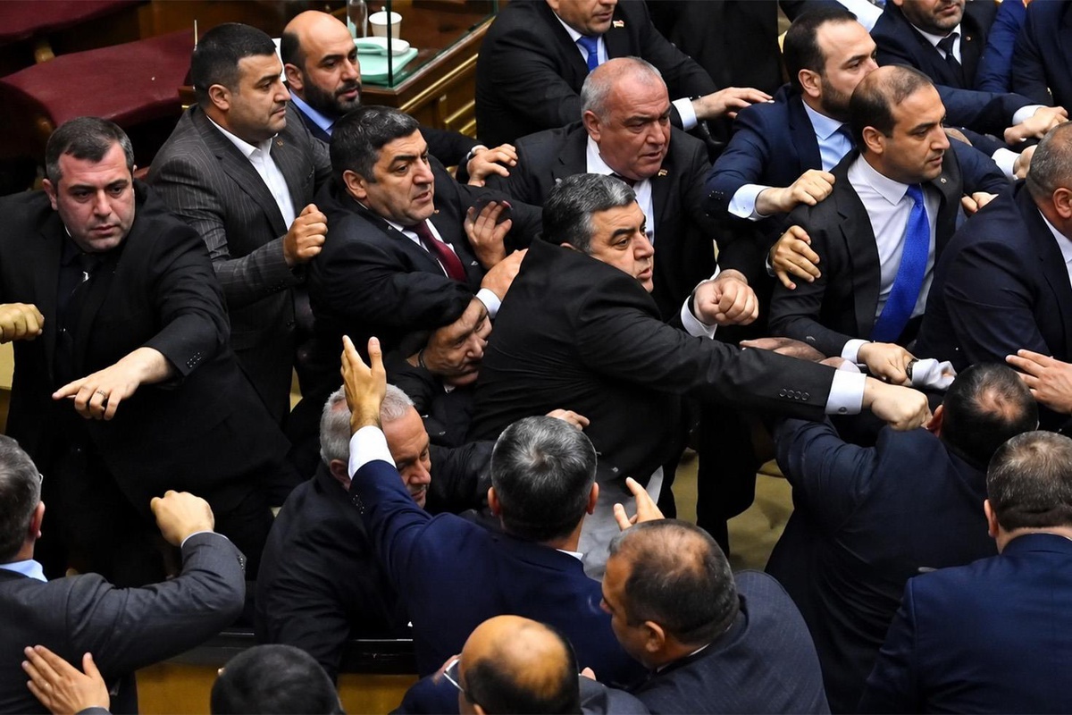 Ermenistan Parlamentosu'nda yumruklu kavga