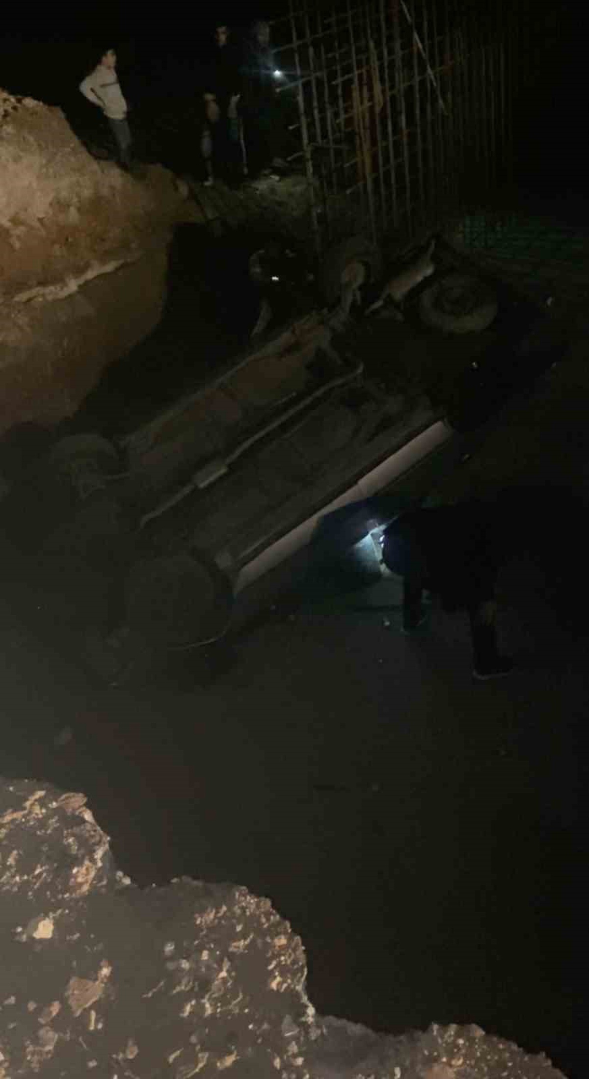 Eskişehir'de çukura düşen otomobildeki kazada 1 kişi öldü, 5 kişi yaralandı