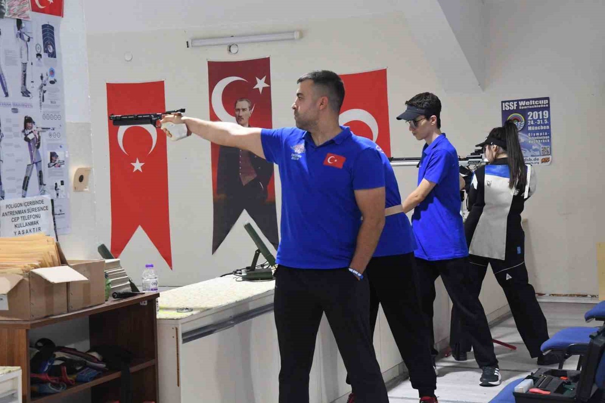 Eskişehir Gençlik ve Spor İl Müdürlüğü havalı silahlar atıcılık kupası düzenledi