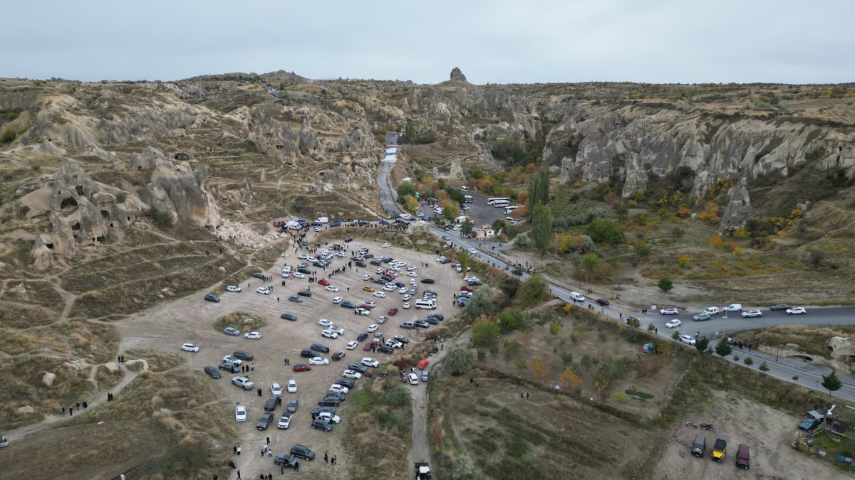 Göreme Açık Hava Müzesi girişinde kopan kayaların 5 kişiyi yaraladığı belirtildi