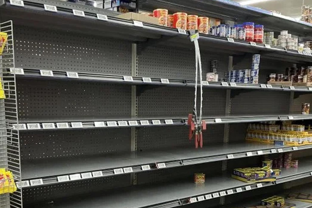 Hükümetin uyarısıyla halk marketleri boşalttı! Ülke kıyamete hazırlanıyor