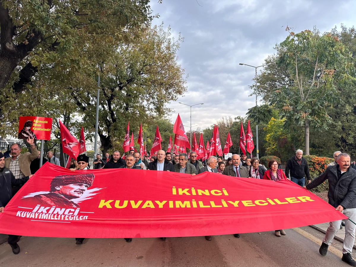 İkinci Kuvayımilliyeciler Cumhuriyet Bayramı'nda Anıtkabir'e yürüdü
