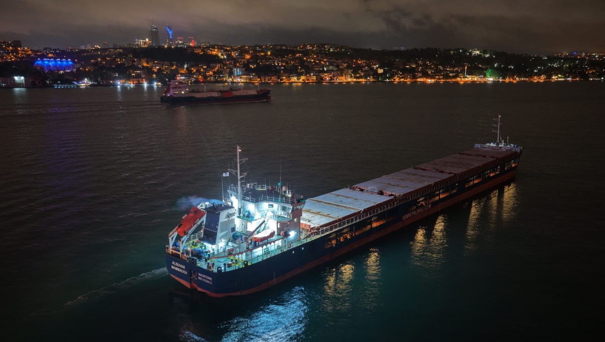 İstanbul Boğazı'nda kargo gemisi arızalandı! Boğaz trafiği çift yönlü askıya alındı