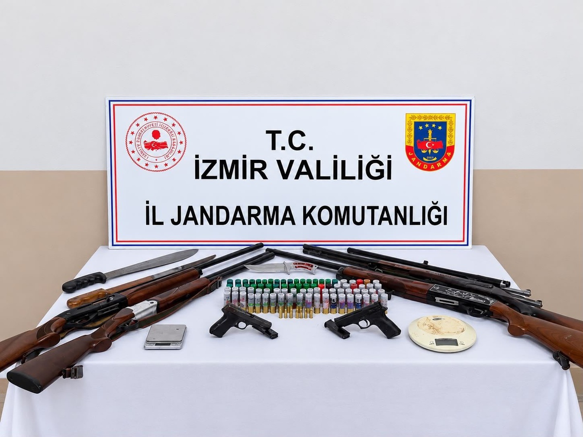 İzmir Ödemiş'te uyuşturucu ve silah baskınında 3 şüpheli tutuklandı