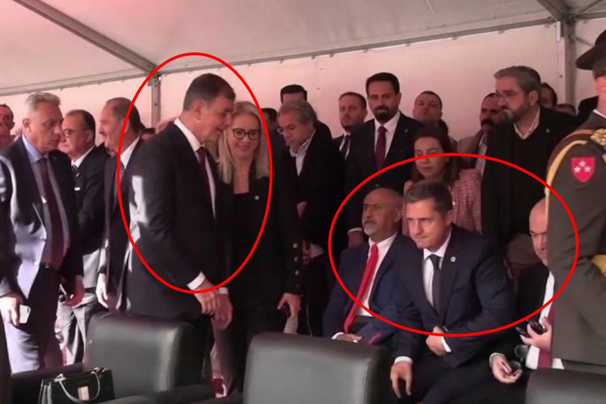Protokolde gergin anlar! Yeni Partili vekiller Cemil Tugay’ın elini sıkmadı