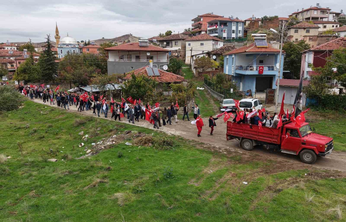 Kırıkkale Sulakyurt Sarıkızlı'da Cumhuriyet'in 103. yılı halaylarla kutlandı