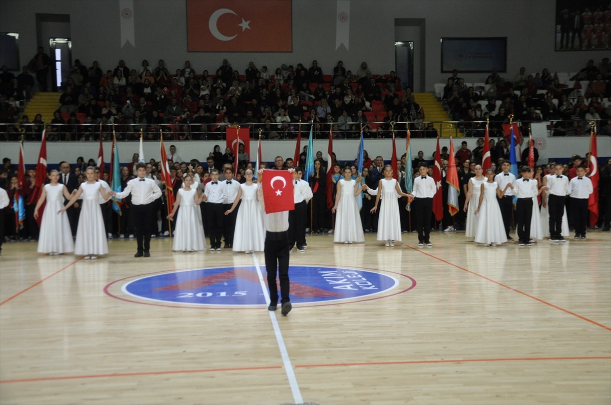 Lüleburgaz'da Cumhuriyet'in 103. yıl dönümü Kapalı Spor Salonu'nda kutlandı