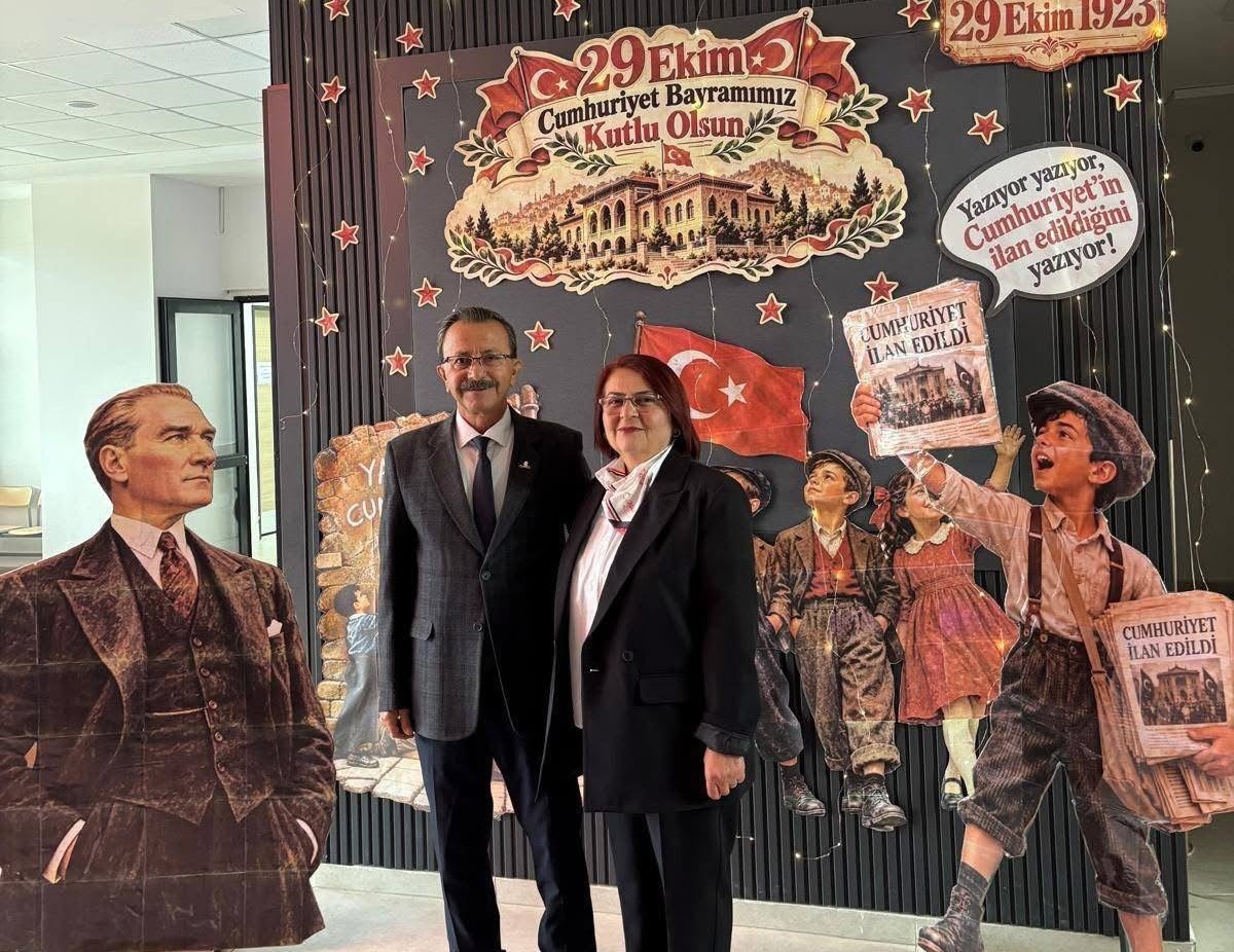 Manisa Sarıgöl'de Cumhuriyet'in 103. yılı okullarda coşkuyla kutlandı